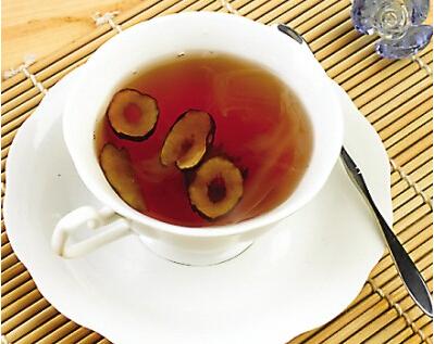 月经期间吃什么好排毒排污血 - 当归生姜红枣茶